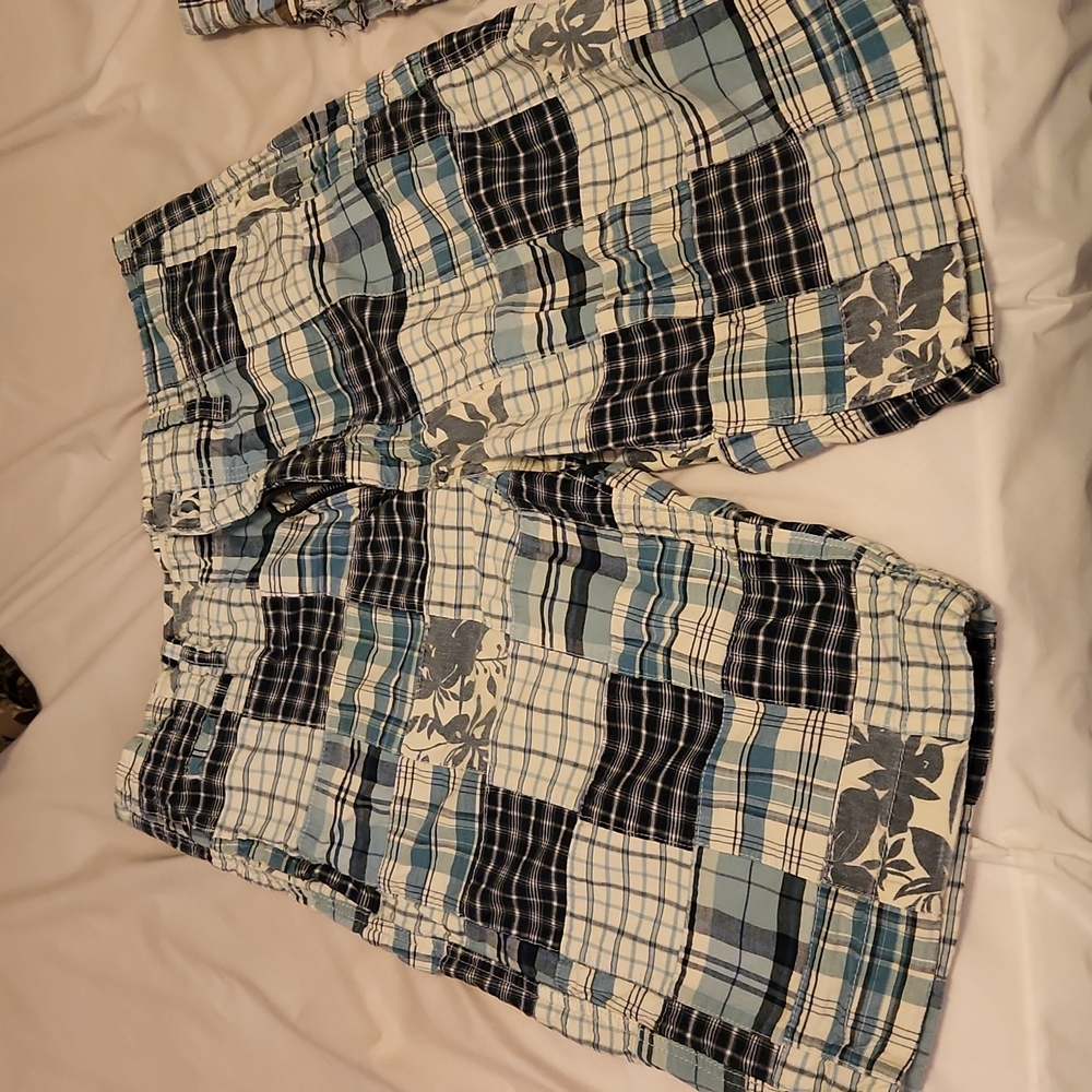 2 pairs of American egale shorts